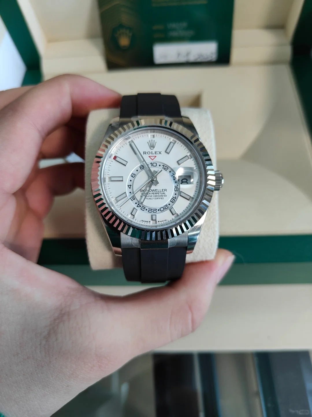 The Oyster Perpetual Sky-Dweller in 18-carat white gold with a mellow white dial and Oysterflex bracelet. -m336239-0003 42mm