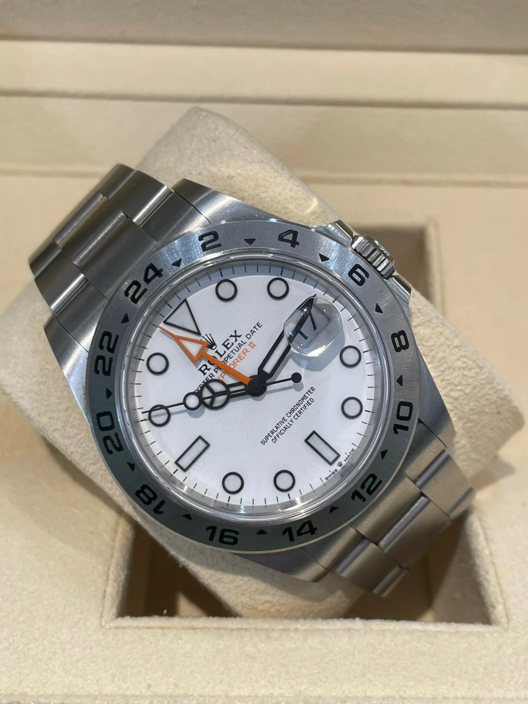 The Oyster Perpetual Explorer II is made of Oyster steel with an Oyster bracelet and a white dial with arrow-shaped 24-hour hands and hour markers coated with Chromalight. -m226570-0001 42mm