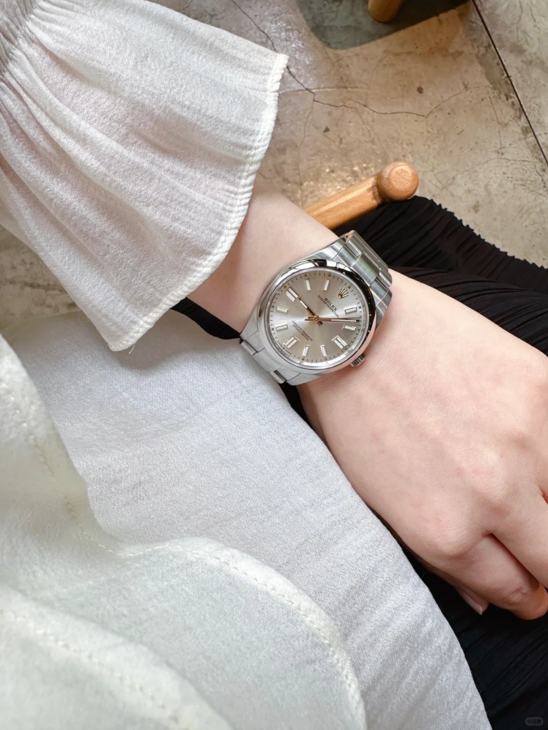 The Oyster Perpetual 36 is fitted with a silver dial and an Oyster bracelet. -m126000-0001