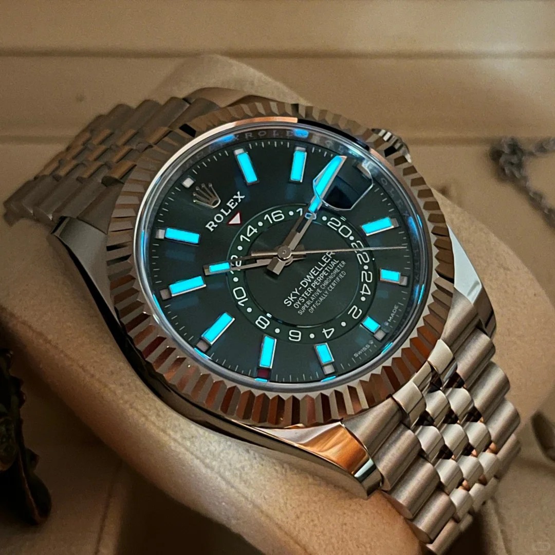 The Oyster Perpetual Sky-Dweller is available in white gold and Oystersteel with a mint green dial and a Jubilee bracelet. -m336934-0002 42mm