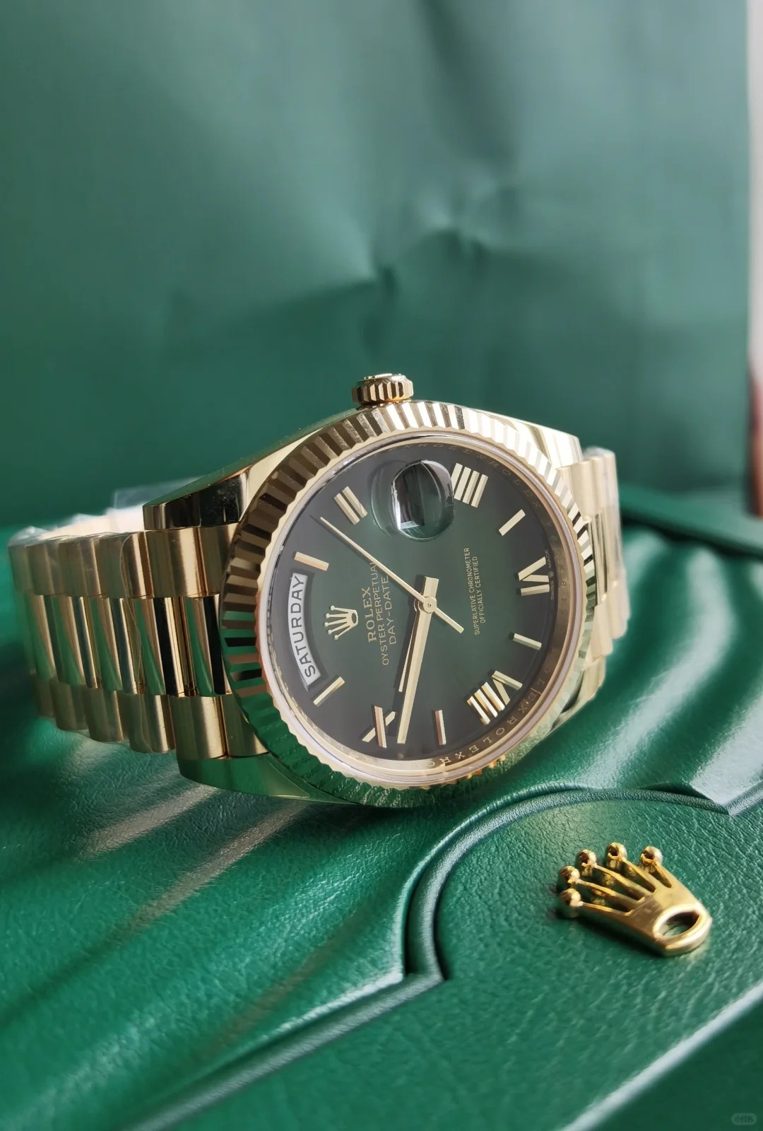 The Oyster Perpetual Day-Date 40 in 18 ct yellow gold with a graduated green dial, fluted bezel and President bracelet. -m228238-0069