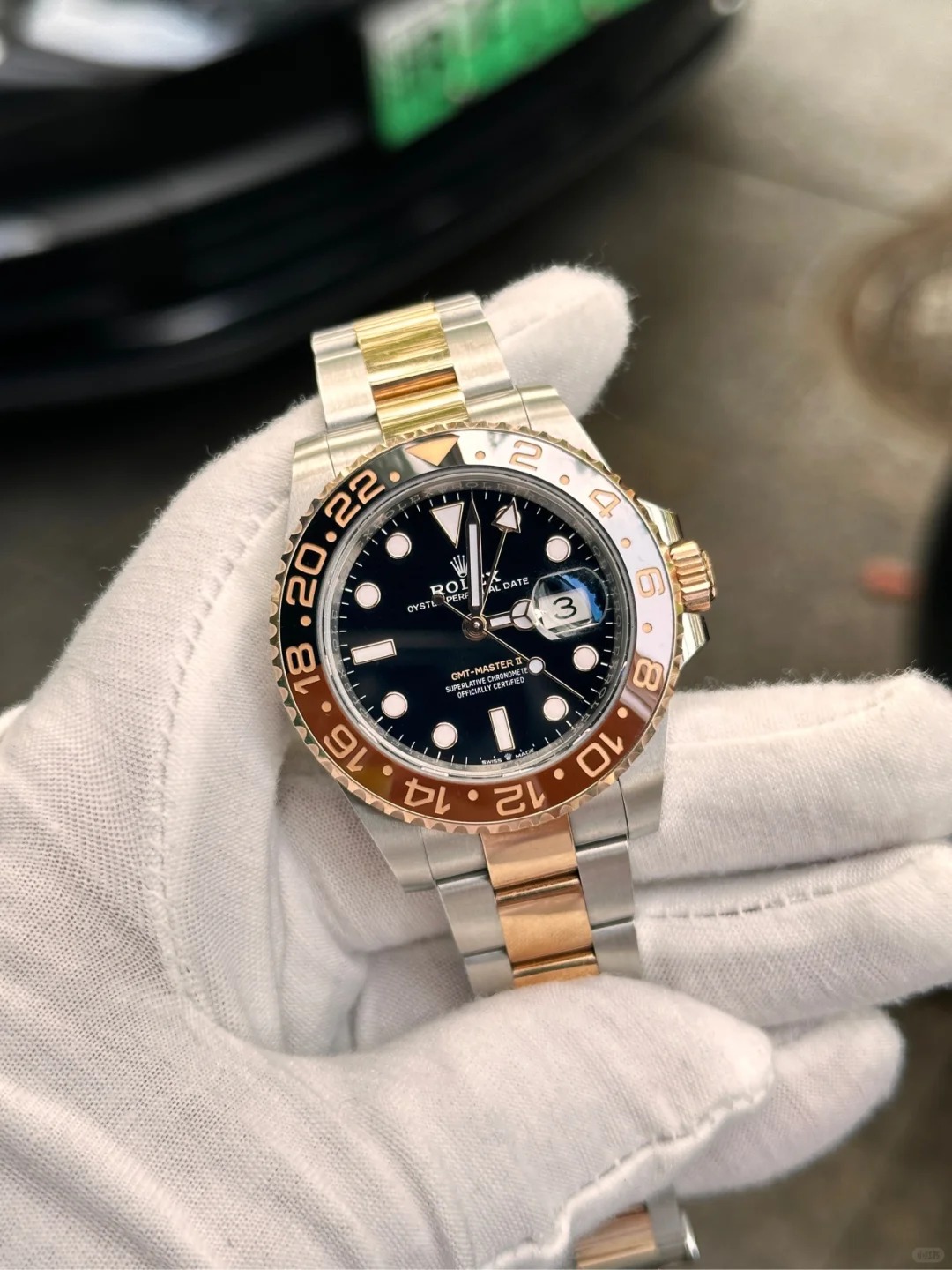 The Oyster Perpetual GMT-Master II is available in Everose gold and Oyster steel with a black dial and Oyster bracelet. -m126711chnr-0002 40mm