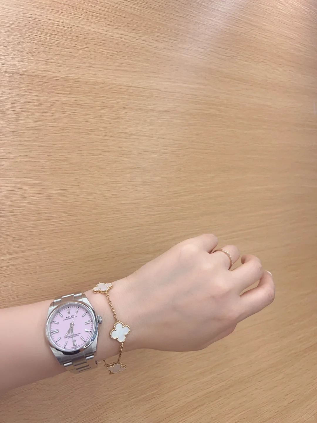 The Oyster Perpetual 36 is presented with a candy pink dial and an Oyster bracelet. -m126000-0008