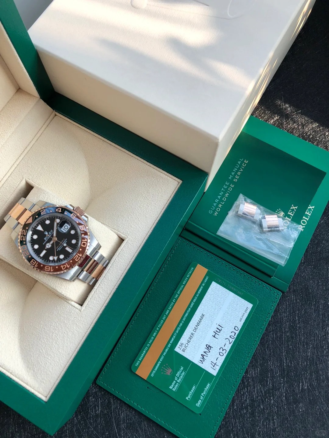 The Oyster Perpetual GMT-Master II is available in Everose gold and Oyster steel with a black dial and Oyster bracelet. -m126711chnr-0002 40mm