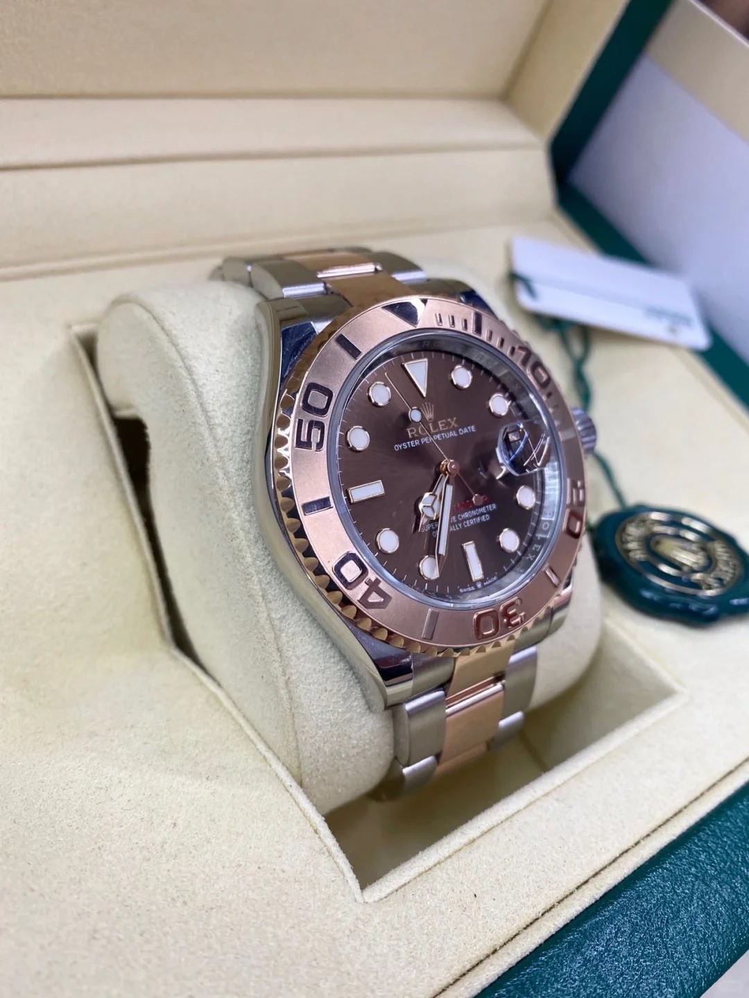 The Oyster Perpetual Yacht-Master 40 is available in Everose gold and Oystersteel with an Oyster bracelet. -m126621-0001