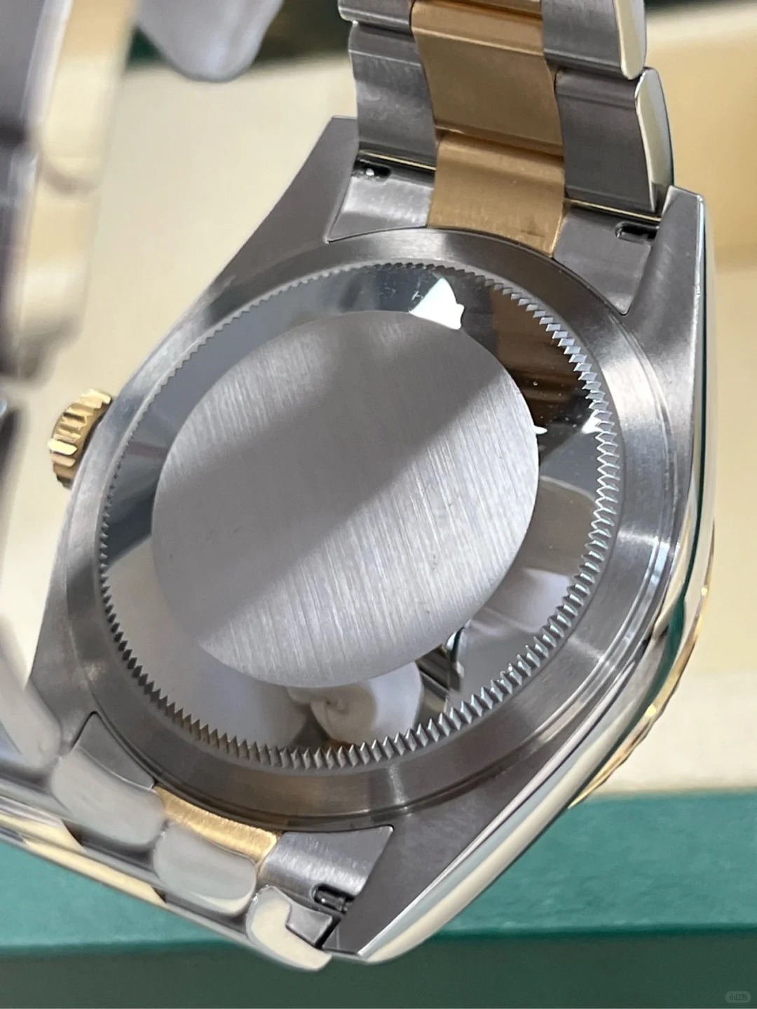 The Oyster Perpetual Sky-Dweller is available in yellow gold and Oystersteel with a champagne-coloured dial and an Oyster bracelet. -m336933-0001 42mm