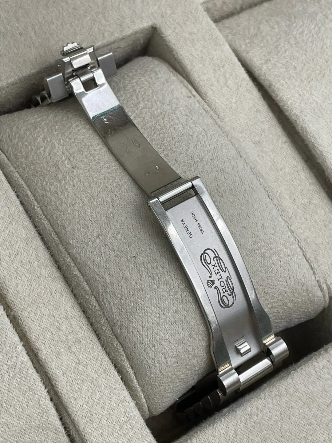 The Oyster Perpetual Day-Date 36 in platinum with an ice-blue dial, fluted bezel and President bracelet. -m128236-0018