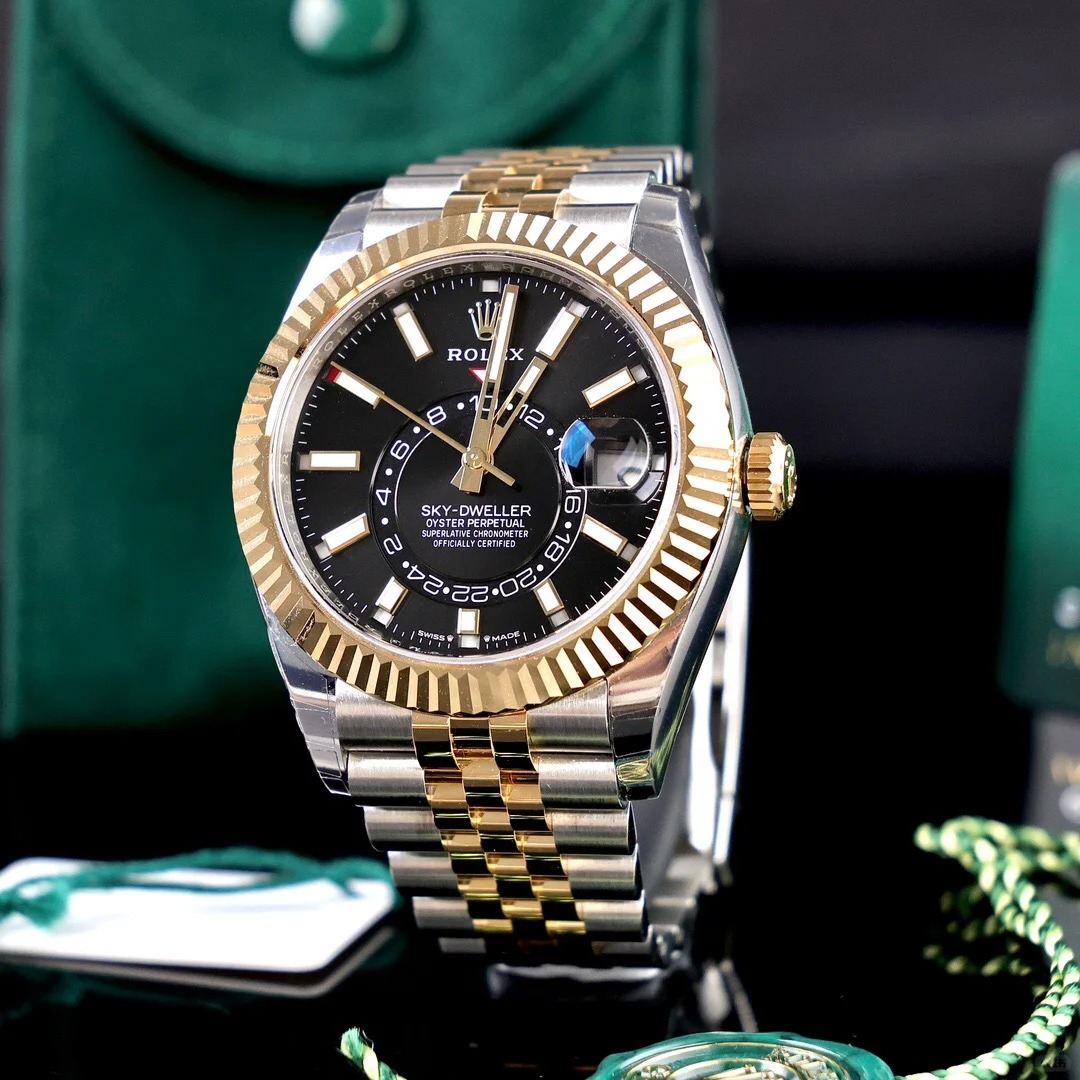 The Oyster Perpetual Sky-Dweller in yellow gold and Oystersteel with a glossy black dial and a Jubilee bracelet. -m336933-0004 42mm