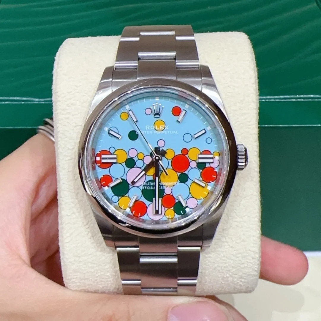 The Oyster Perpetual 36 features a turquoise blue celebration dial and an Oyster bracelet. -m126000-0009