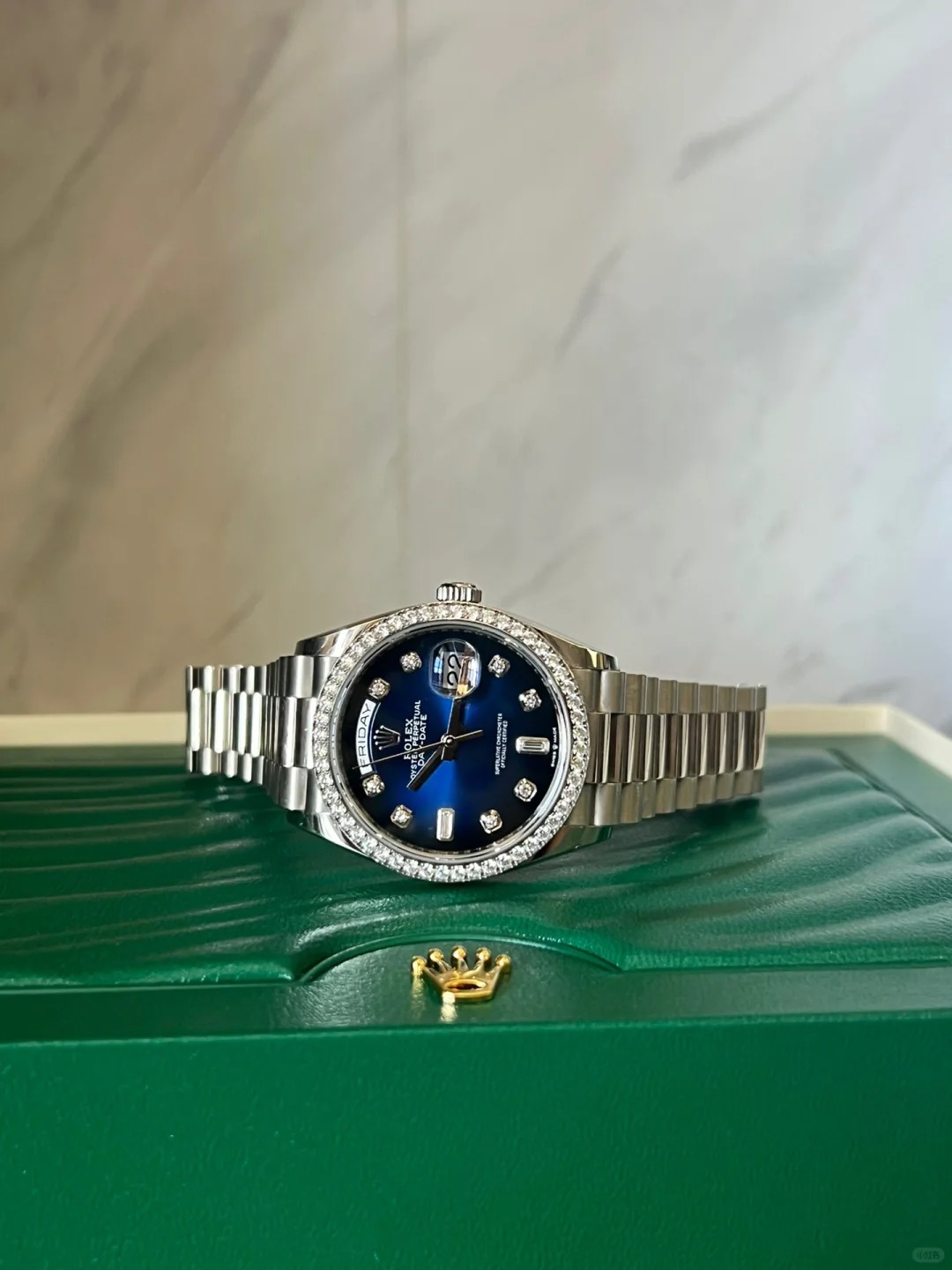 The Oyster Perpetual Day-Date 36 in 18 ct white gold features a graduated blue dial set with diamonds, a diamond-set bezel and a President bracelet. -m128399tbr-0007