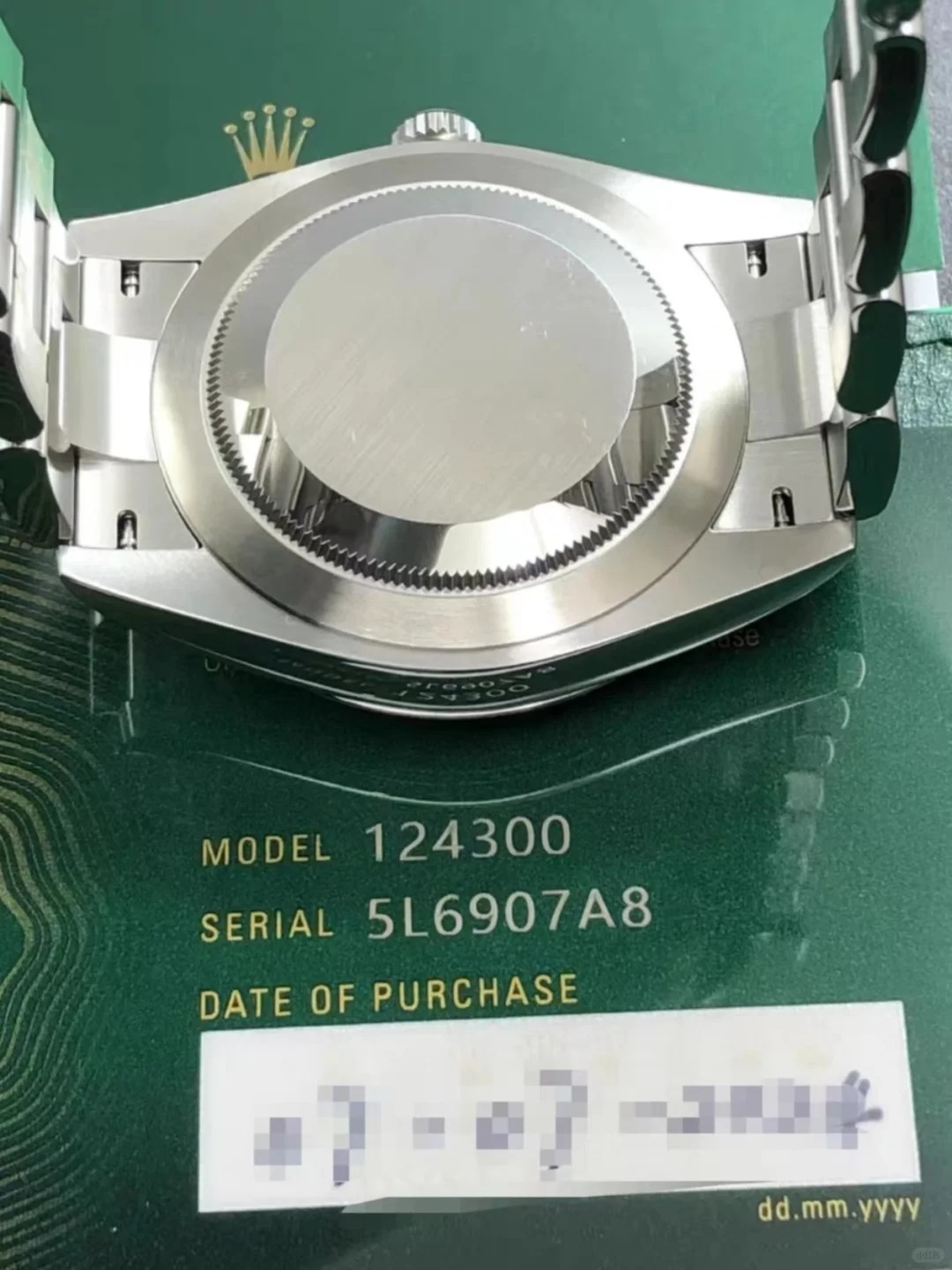 The Oyster Perpetual 41 is presented with a bright blue dial and an Oyster bracelet. -m124300-0003