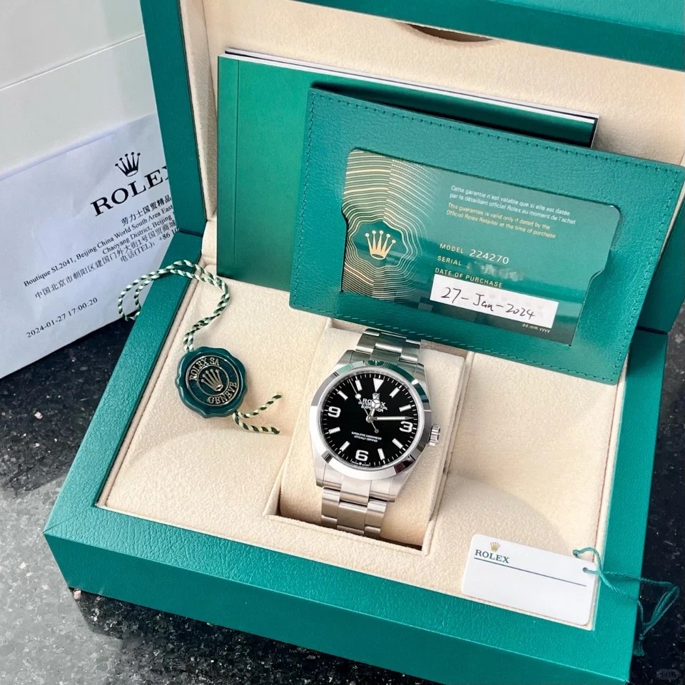 The Oyster Perpetual Explorer 40 is made of Oyster steel with a distinctive black dial featuring the 3, 6 and 9 numerals coated with Chromalight. -m224270-0001