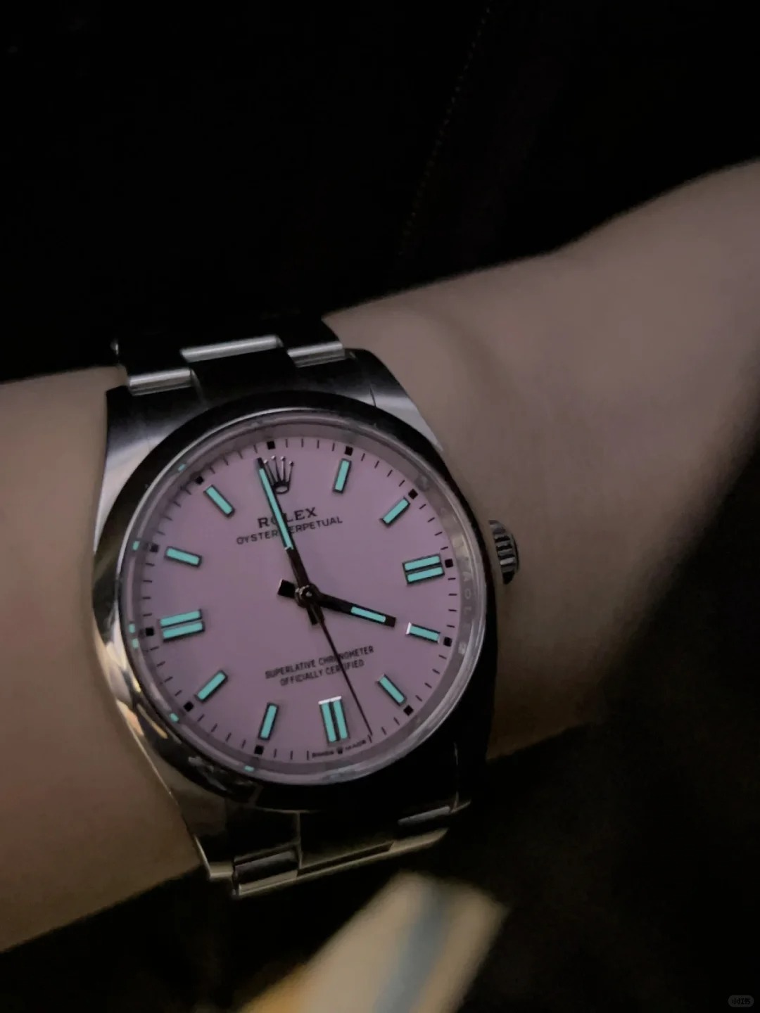 The Oyster Perpetual 36 is presented with a candy pink dial and an Oyster bracelet. -m126000-0008