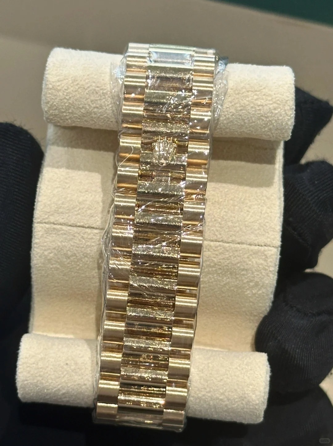 The Oyster Perpetual Day-Date 40 in 18 ct yellow gold with a gradient green dial, diamond-set bezel and President bracelet. -m228348rbr-0045