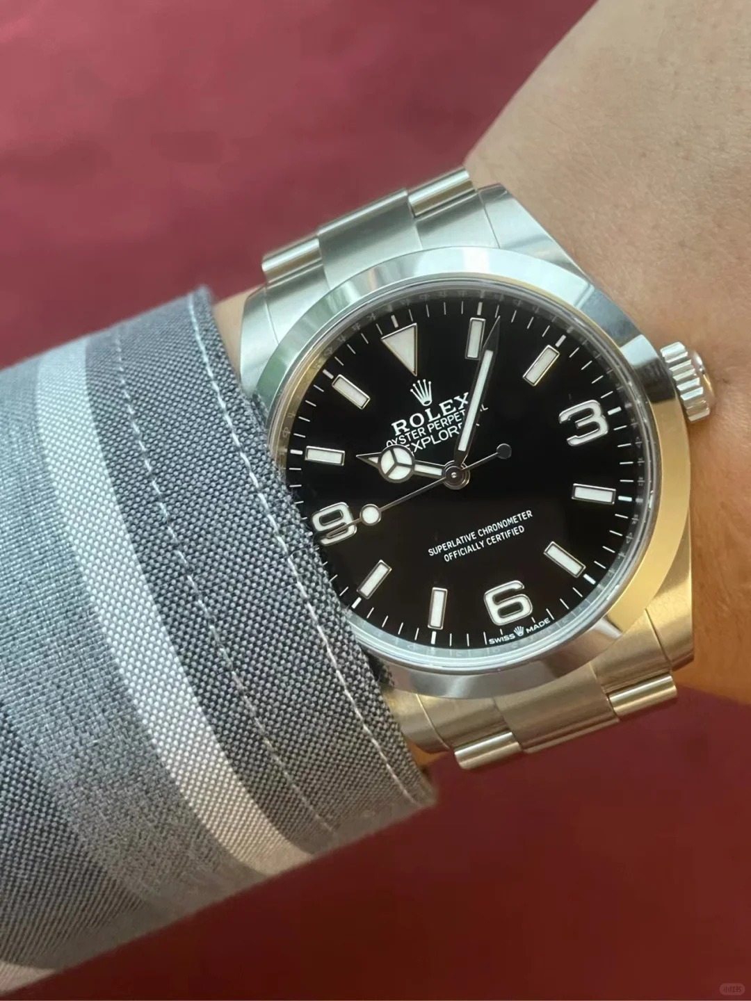 The Oyster Perpetual Explorer 40 is made of Oyster steel with a distinctive black dial featuring the 3, 6 and 9 numerals coated with Chromalight. -m224270-0001