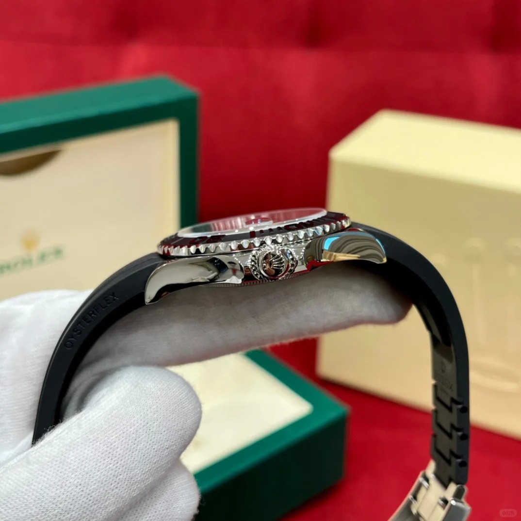 The Oyster Perpetual Yacht-Master 42 is available in 18 ct white gold with a black dial and an Oysterflex bracelet. -m226659-0002