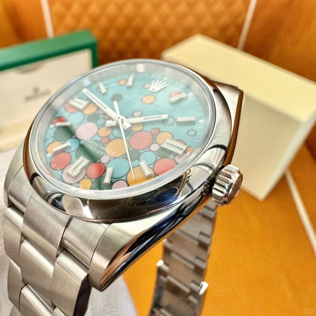 The Oyster Perpetual 36 features a turquoise blue celebration dial and an Oyster bracelet. -m126000-0009