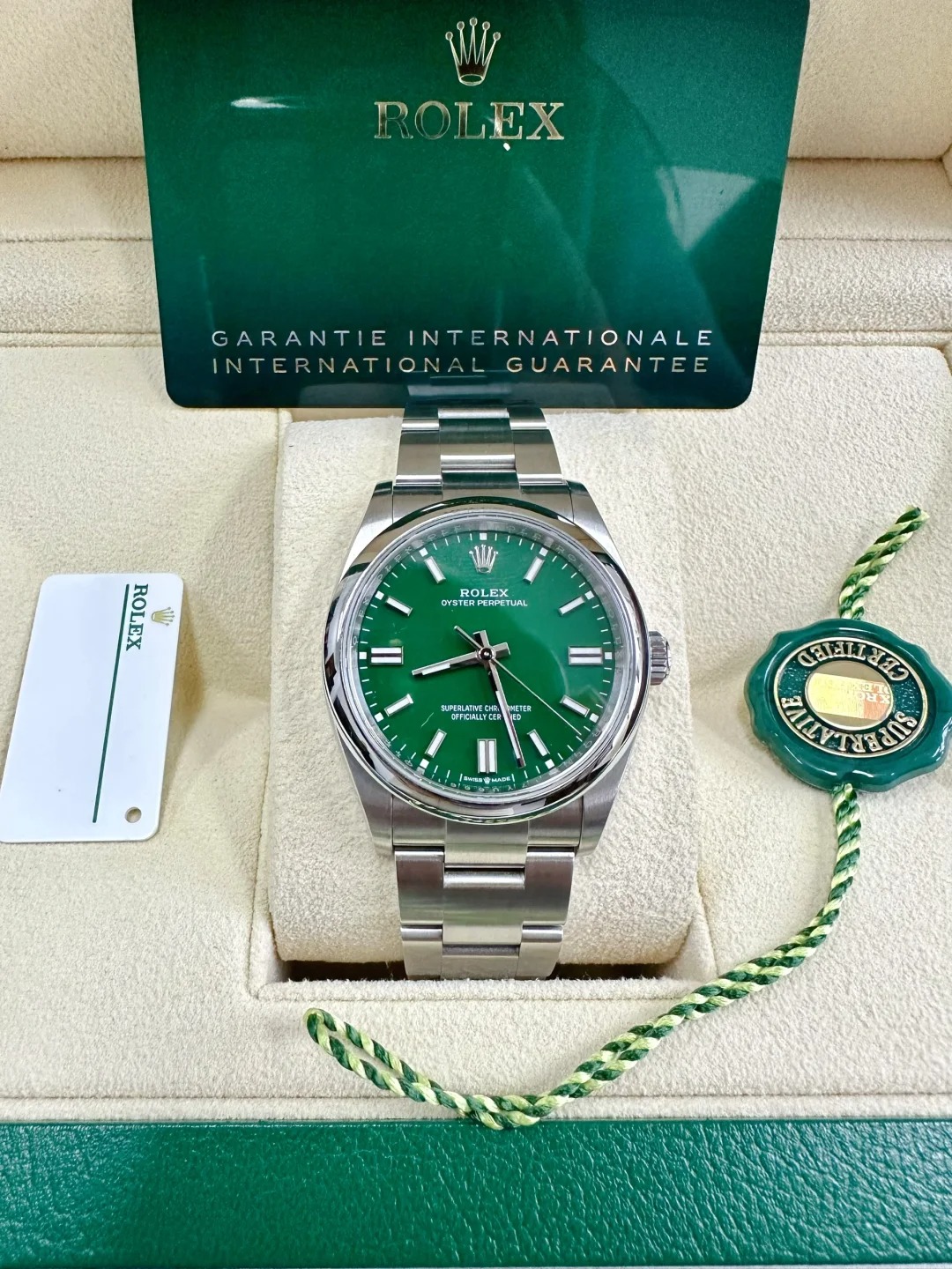 The Oyster Perpetual 36 is presented with a green dial and an Oyster bracelet. -m126000-0005