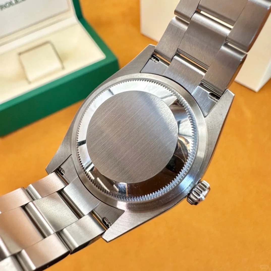 The Oyster Perpetual 36 features a turquoise blue celebration dial and an Oyster bracelet. -m126000-0009