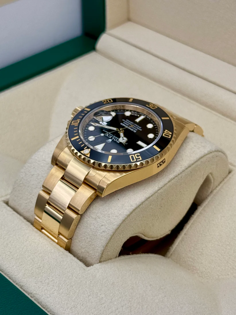 【Super Clone】Rolex Submariner 41mm Yellow Gold Black Dial Black Bezel - 126618LN