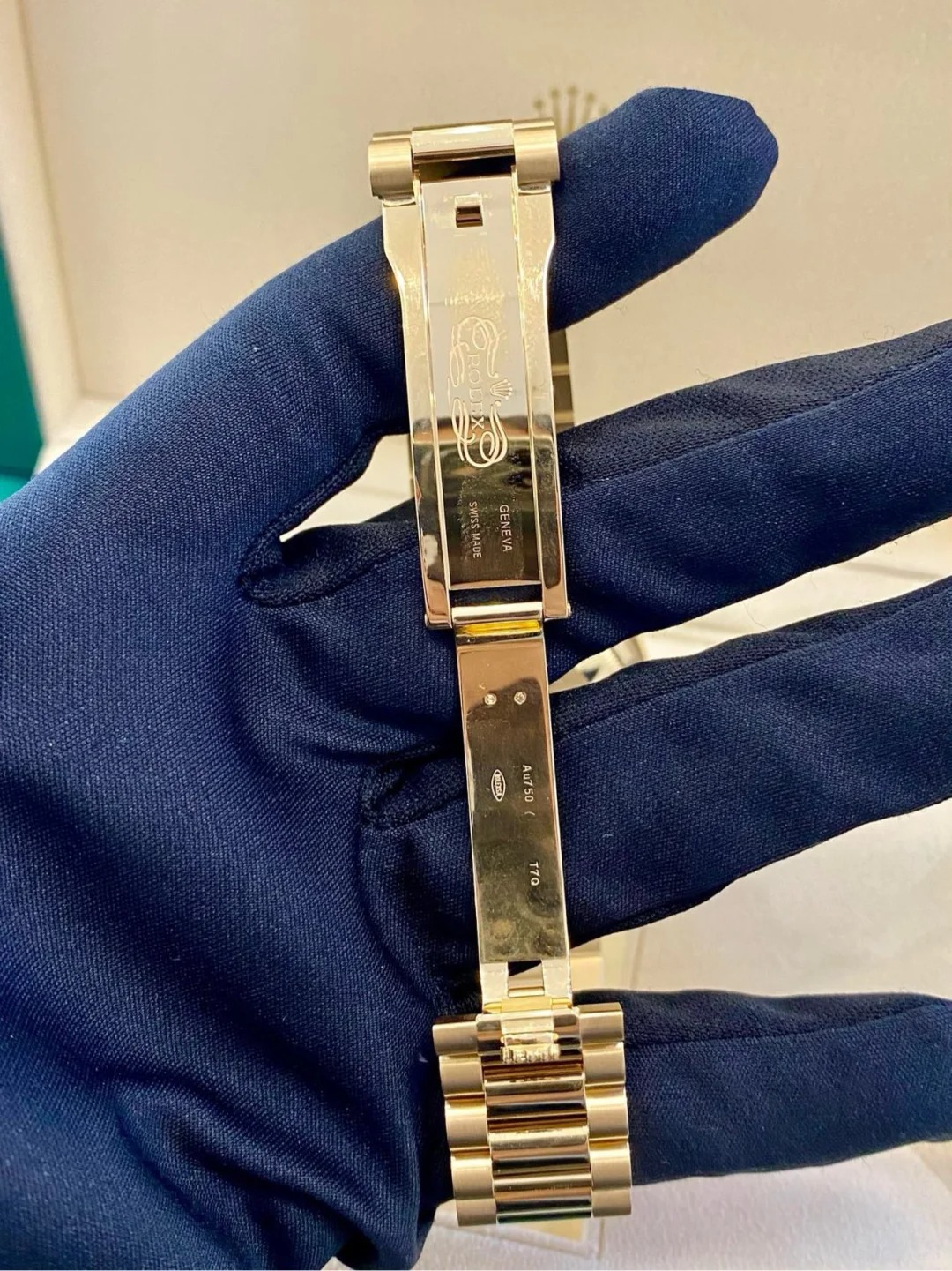 The Oyster Perpetual Day-Date 36 in 18 ct yellow gold with a brilliant green diamond-set dial, fluted bezel and President bracelet. -m128238-0130