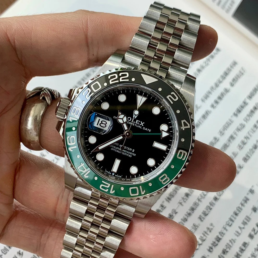 The Oyster Perpetual GMT-Master II is available in Oyster steel with a black dial and a Jubilee bracelet. -m126720vtnr-0002 40mm