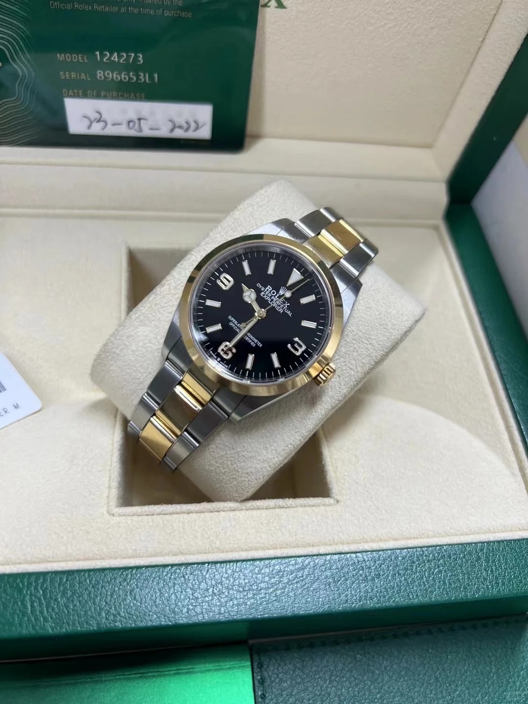 The Oyster Perpetual Explorer 36 is available in yellow gold and Oystersteel with a distinctive black dial featuring Chromalight numerals 3, 6 and 9. -m124273-0001