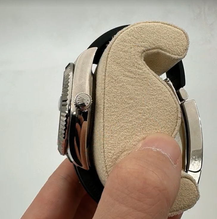 The Oyster Perpetual Sky-Dweller is available in 18 ct white gold with a glossy black dial and an Oysterflex strap. -m336239-0002 42mm