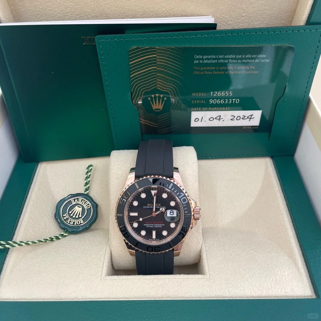 The Oyster Perpetual Yacht-Master 40 in 18 ct Everose gold with an Oysterflex strap. -m126655-0002