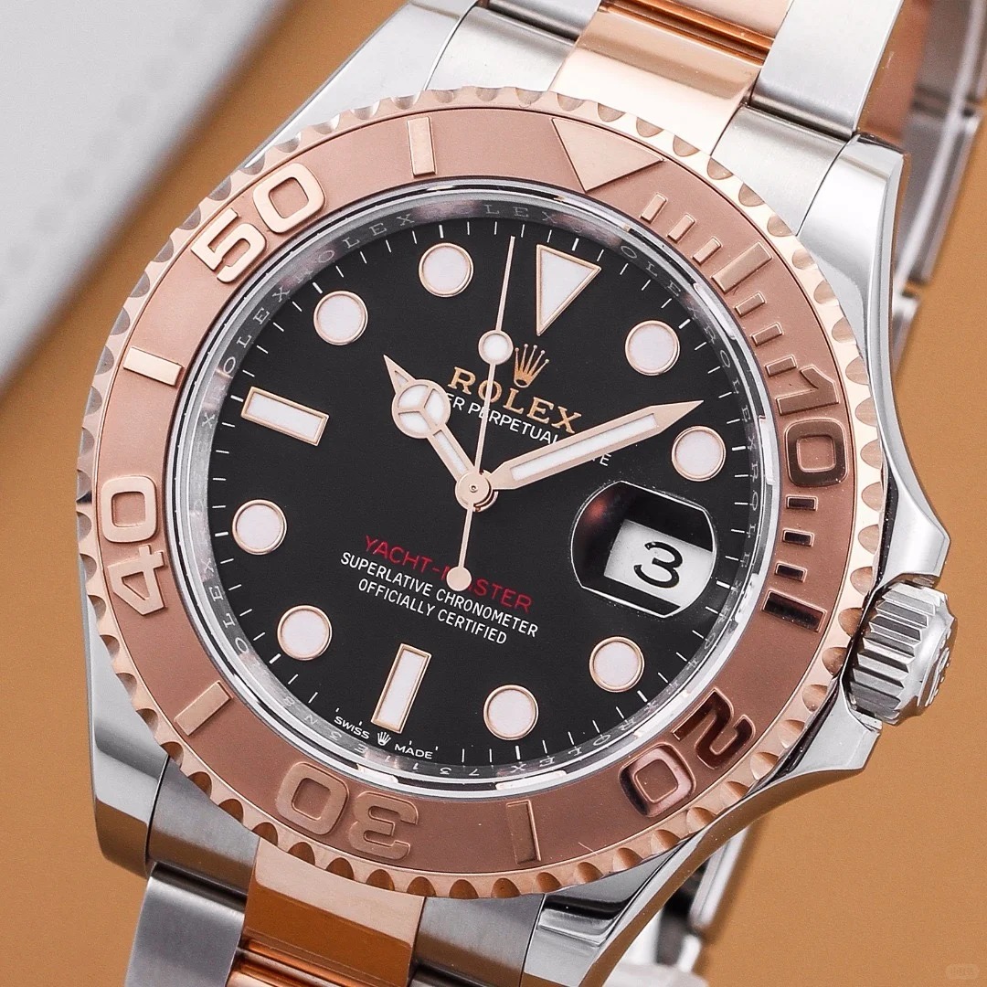 The Oyster Perpetual Yacht-Master 40 is available in Everose gold and Oystersteel with an Oyster bracelet. -m126621-0001