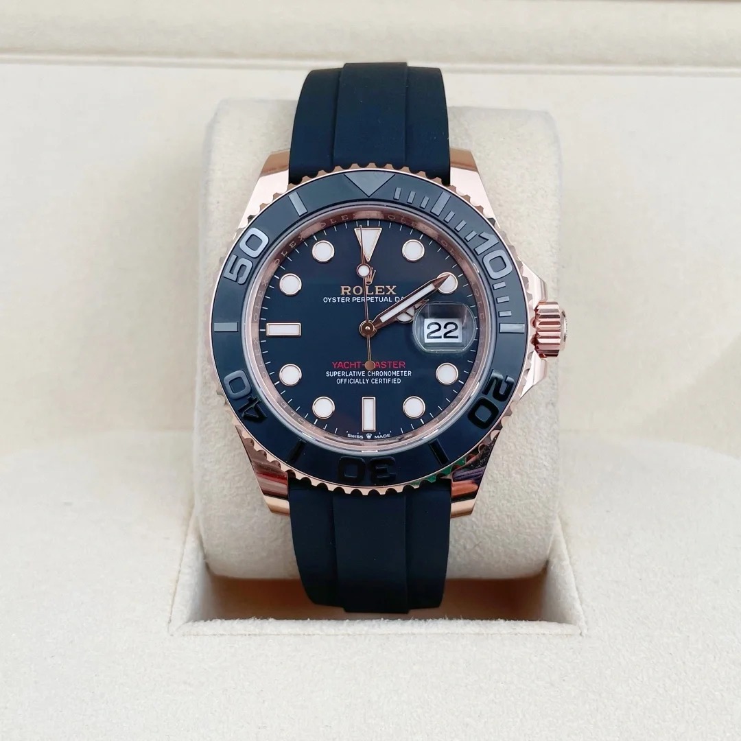 The Oyster Perpetual Yacht-Master 40 in 18 ct Everose gold with an Oysterflex strap. -m126655-0002