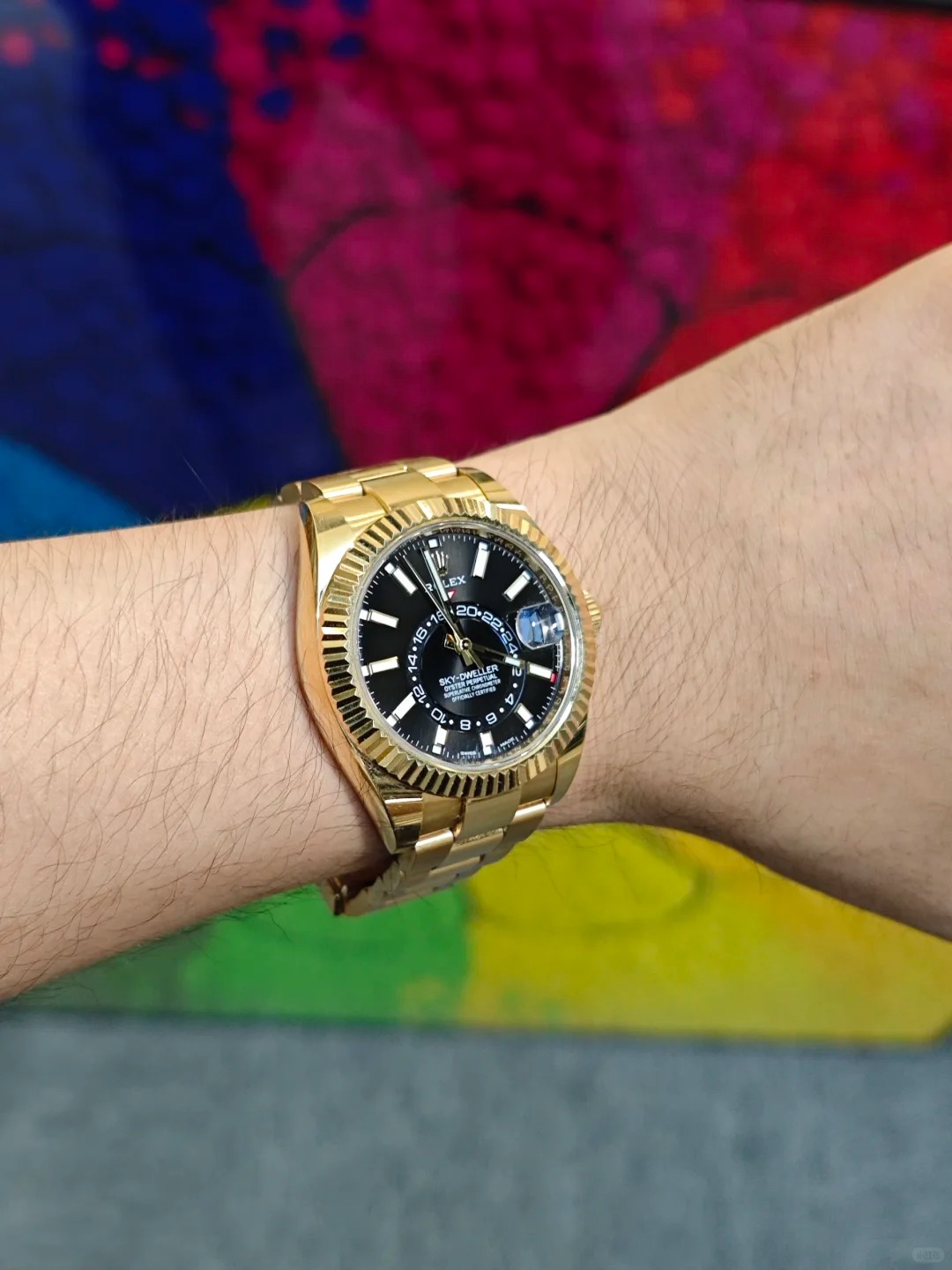 The Oyster Perpetual Sky-Dweller is available in 18 ct yellow gold with a glossy black dial and an Oyster bracelet. -m336938-0002 42mm