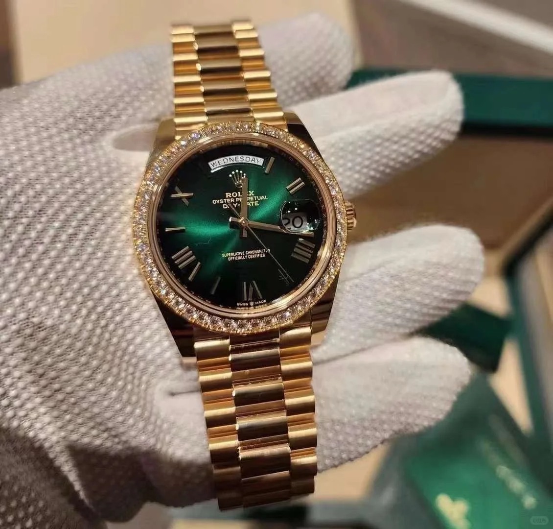 The Oyster Perpetual Day-Date 40 in 18 ct yellow gold with a gradient green dial, diamond-set bezel and President bracelet. -m228348rbr-0045