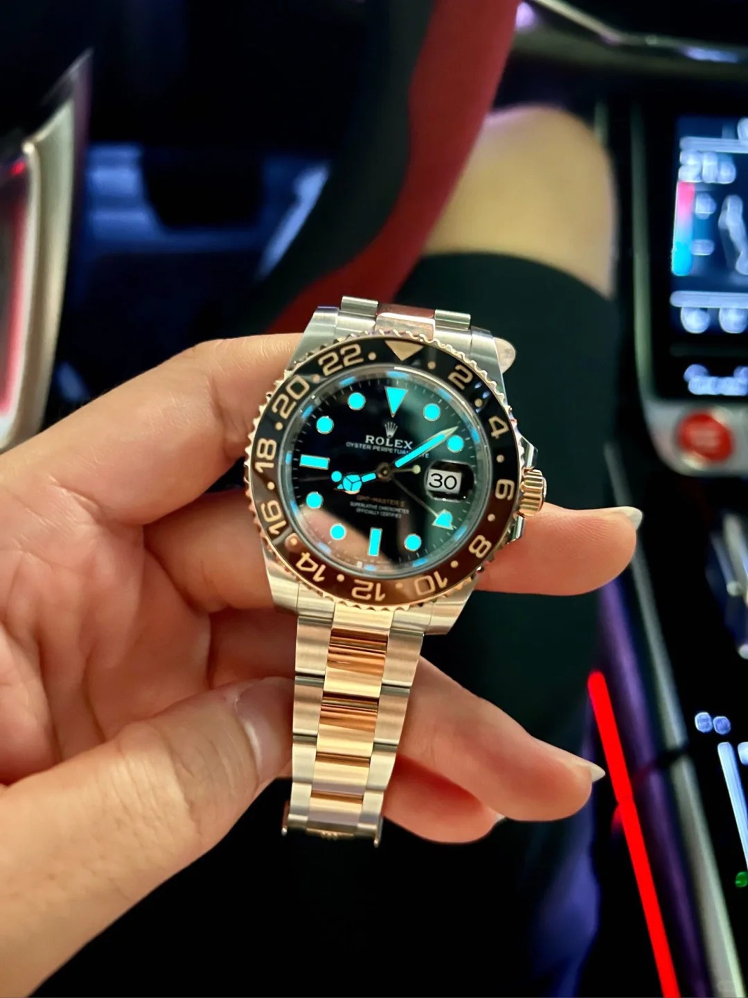 The Oyster Perpetual GMT-Master II is available in Everose gold and Oyster steel with a black dial and Oyster bracelet. -m126711chnr-0002 40mm