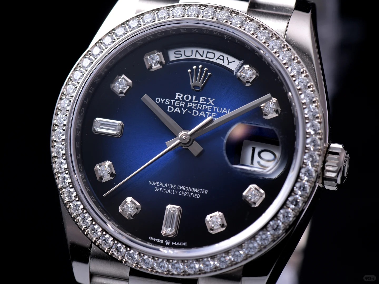 The Oyster Perpetual Day-Date 36 in 18 ct white gold features a graduated blue dial set with diamonds, a diamond-set bezel and a President bracelet. -m128399tbr-0007