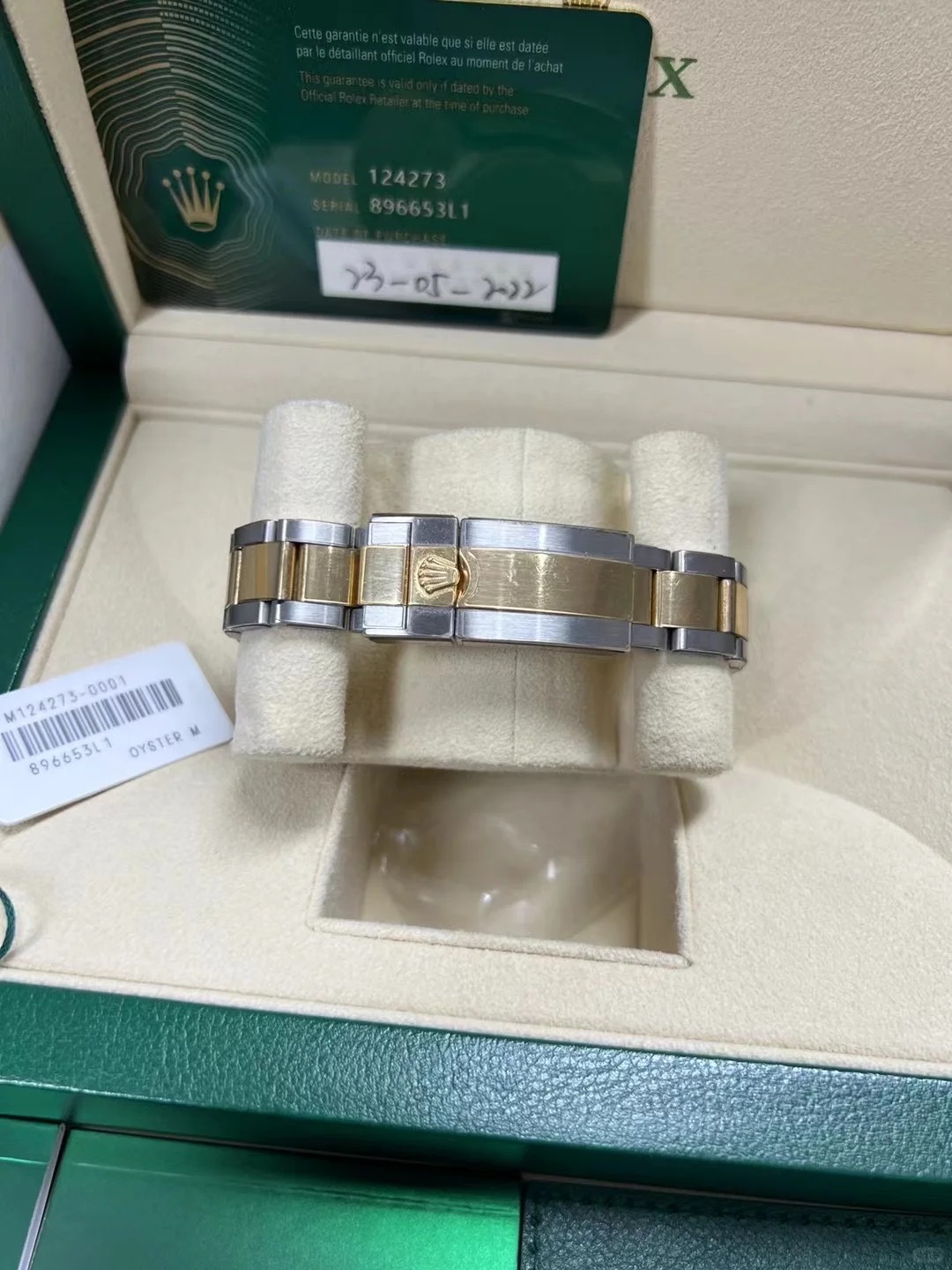 The Oyster Perpetual Explorer 36 is available in yellow gold and Oystersteel with a distinctive black dial featuring Chromalight numerals 3, 6 and 9. -m124273-0001