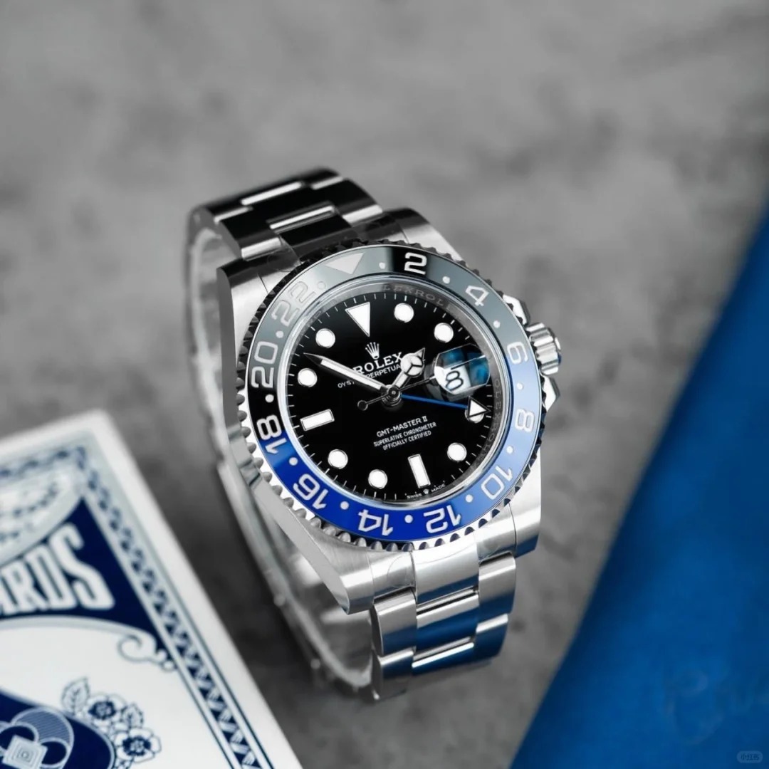 The Oyster Perpetual GMT-Master II is made of Oyster steel with a black dial and an Oyster bracelet. -m126710blnr-0003 40mm
