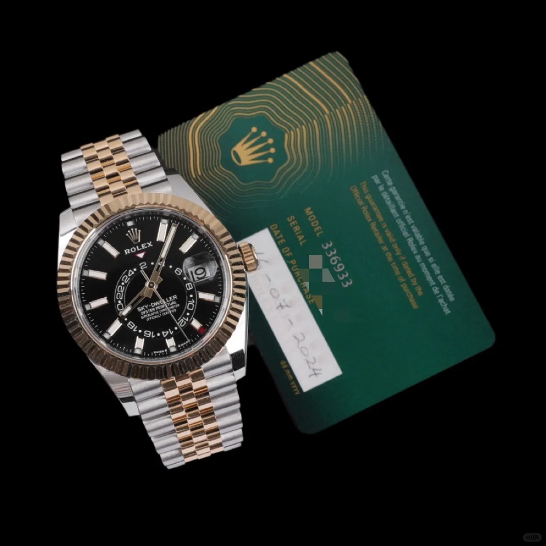 The Oyster Perpetual Sky-Dweller in yellow gold and Oystersteel with a glossy black dial and a Jubilee bracelet. -m336933-0004 42mm