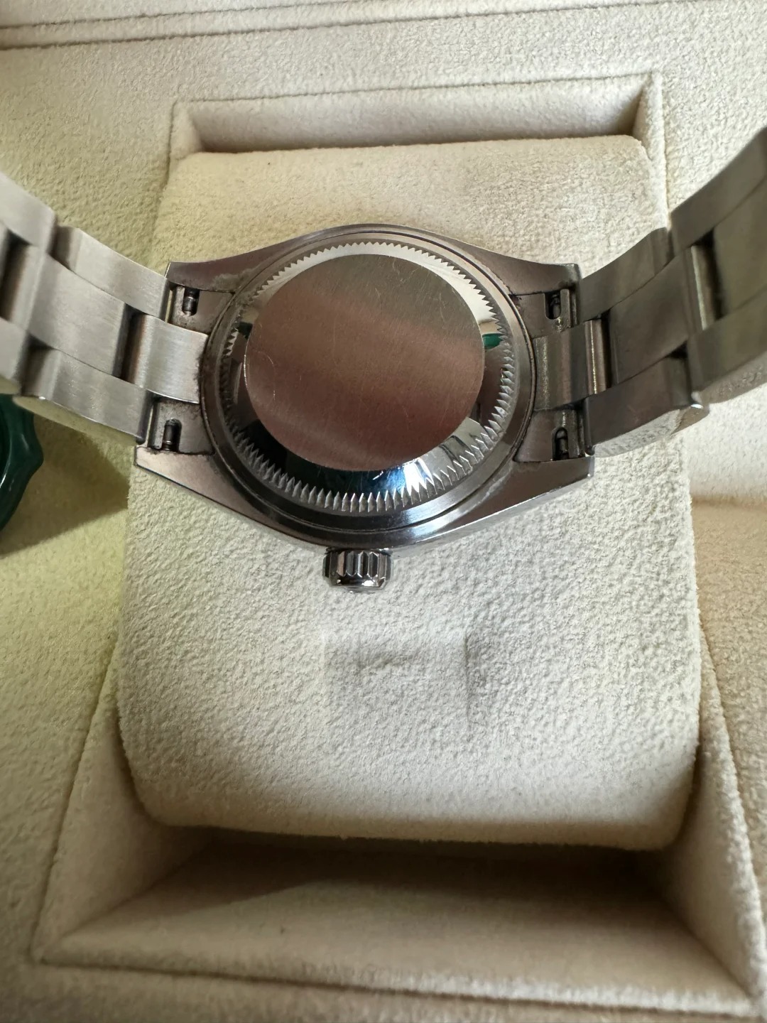 The Oyster Perpetual 36 is presented with a bright blue dial and an Oyster bracelet. -m126000-0003