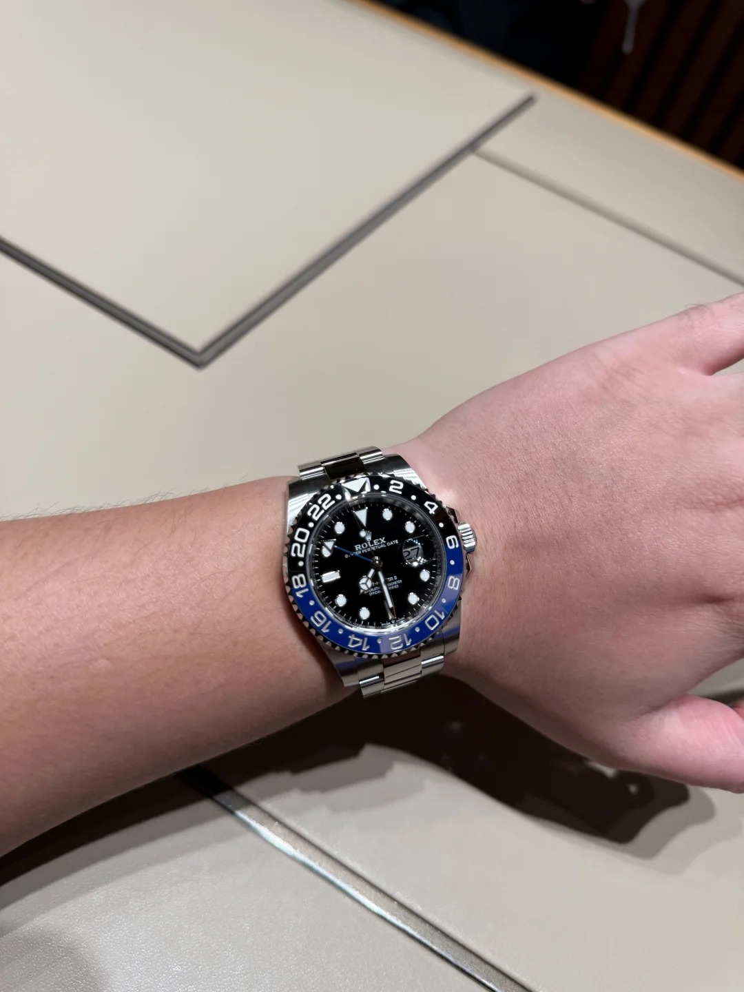 The Oyster Perpetual GMT-Master II is made of Oyster steel with a black dial and an Oyster bracelet. -m126710blnr-0003 40mm