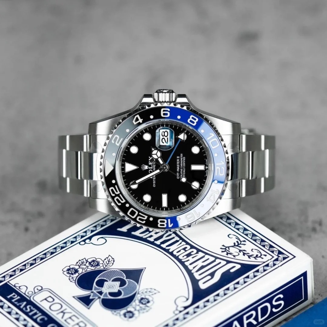 The Oyster Perpetual GMT-Master II is made of Oyster steel with a black dial and an Oyster bracelet. -m126710blnr-0003 40mm