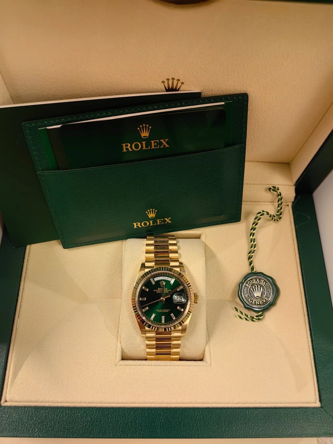 The Oyster Perpetual Day-Date 36 in 18 ct yellow gold with a brilliant green diamond-set dial, fluted bezel and President bracelet. -m128238-0130