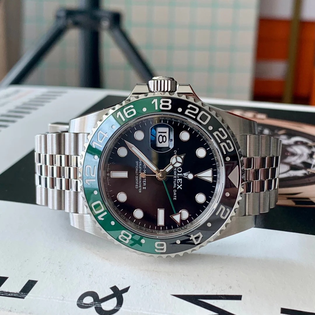 The Oyster Perpetual GMT-Master II is available in Oyster steel with a black dial and a Jubilee bracelet. -m126720vtnr-0002 40mm