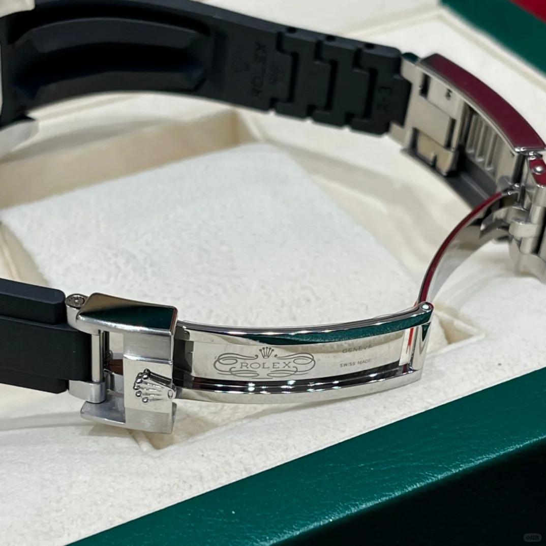 The Oyster Perpetual Yacht-Master 42 is available in 18 ct white gold with a black dial and an Oysterflex bracelet. -m226659-0002