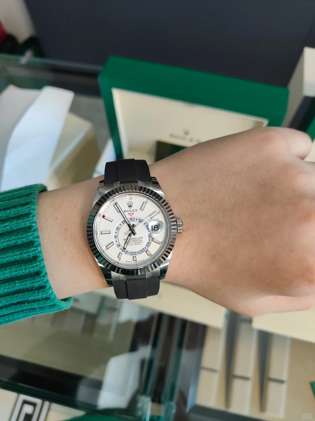 The Oyster Perpetual Sky-Dweller in 18-carat white gold with a mellow white dial and Oysterflex bracelet. -m336239-0003 42mm