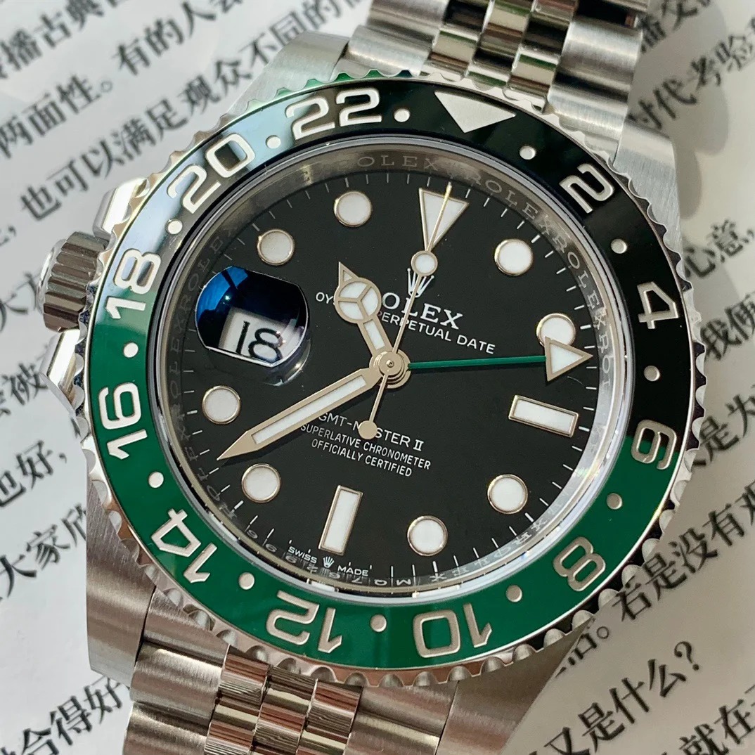 The Oyster Perpetual GMT-Master II is available in Oyster steel with a black dial and a Jubilee bracelet. -m126720vtnr-0002 40mm