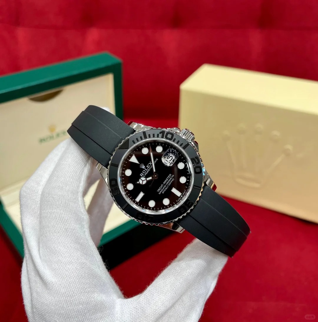 The Oyster Perpetual Yacht-Master 42 is available in 18 ct white gold with a black dial and an Oysterflex bracelet. -m226659-0002