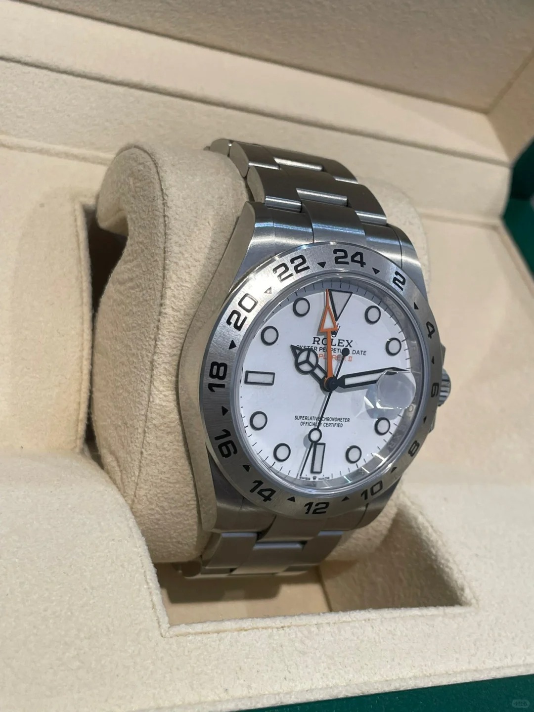 The Oyster Perpetual Explorer II is made of Oyster steel with an Oyster bracelet and a white dial with arrow-shaped 24-hour hands and hour markers coated with Chromalight. -m226570-0001 42mm