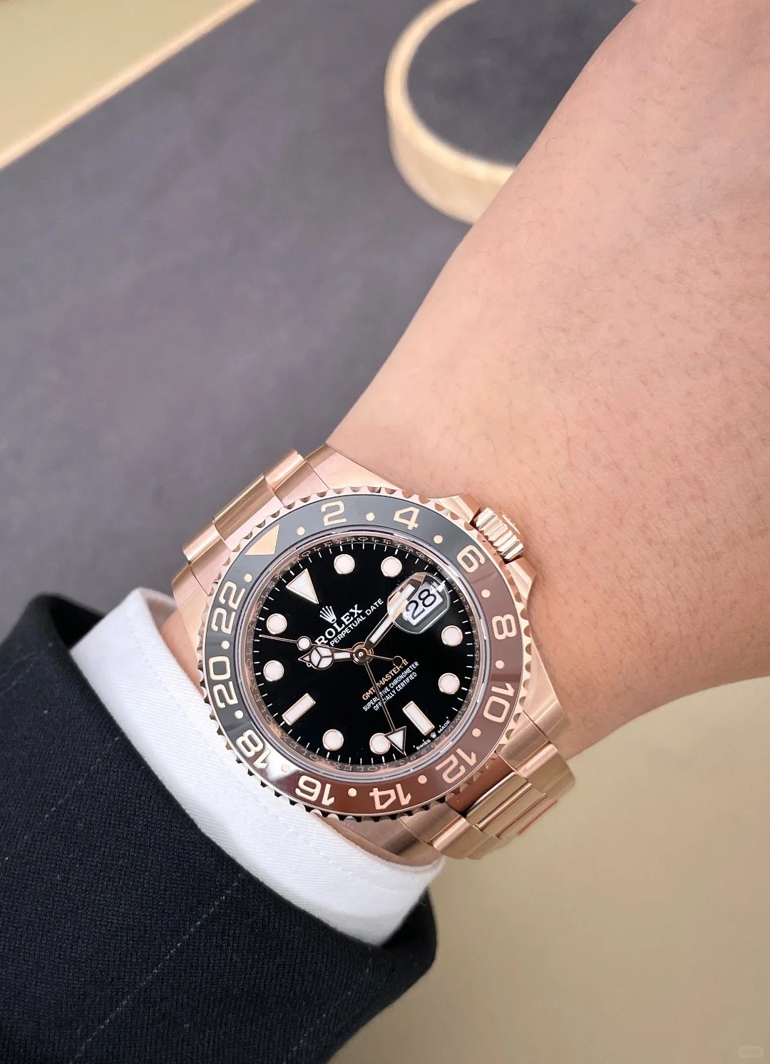 The Oyster Perpetual GMT-Master II in 18K Everose gold with a black dial and Oyster bracelet. -m126715chnr-0001 40mm