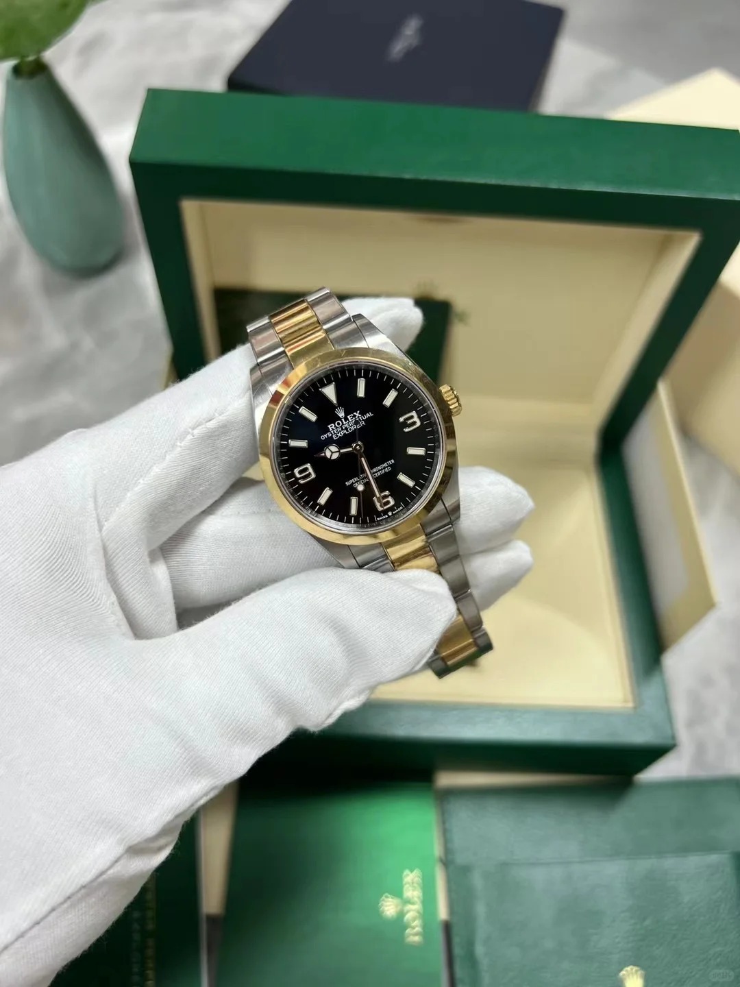 The Oyster Perpetual Explorer 36 is available in yellow gold and Oystersteel with a distinctive black dial featuring Chromalight numerals 3, 6 and 9. -m124273-0001